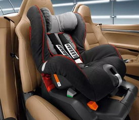 狗子都有安全座椅了，你家娃有了吗？儿童安全座椅的重要性不容忽视